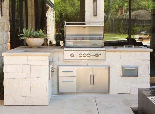 Coyote Outdoor Kitchen and Grills