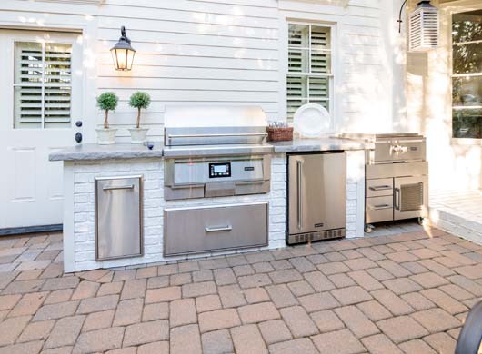 Coyote Outdoor Kitchen and Grills